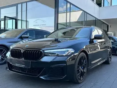 Gebraucht BMW 520 Shadowline 190 PS (139 kW) 2023 Saphirschwarz metallic Limousine