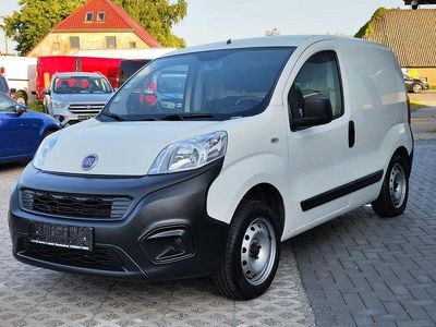 Gebraucht Fiat Fiorino Basis 77 PS (56 kW) 2019 Weiß Van / Kleinbus