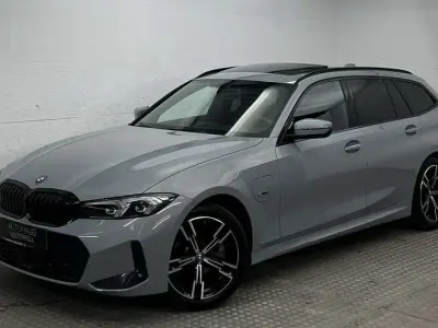Gebraucht BMW 330e M Sport 292 PS (214 kW) 2022 M brooklyn grau Kombi