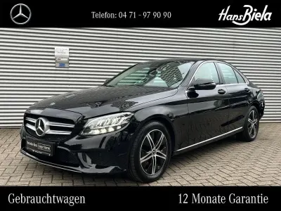 Gebraucht Mercedes C180 Avantgarde 156 PS (114 kW) 2020 Lack obsidianschwarz Limousine