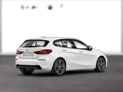 Gebraucht BMW 118 Sport Line 136 PS (100 kW) 2023 Weiß Kleinwagen