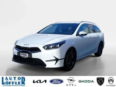 Gebraucht Kia Ceed 140 PS (102 kW) 2025 Cararraweiß Kleinwagen