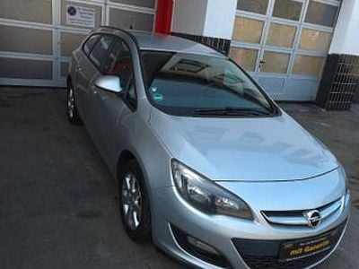 Usata Opel Astra Edition 110 CV (80 kW) 2013 Argento Station wagon