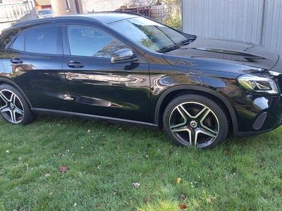 Gebraucht Mercedes GLA200 136 PS (100 kW) 2019 Schwarz SUV