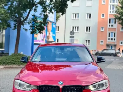 Gebraucht BMW 320 Sport Line 184 PS (135 kW) 2013 Rot Limousine