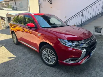 Used Mitsubishi Outlander P-HEV Top 224 HP (164 kW) 2019 Red SUV