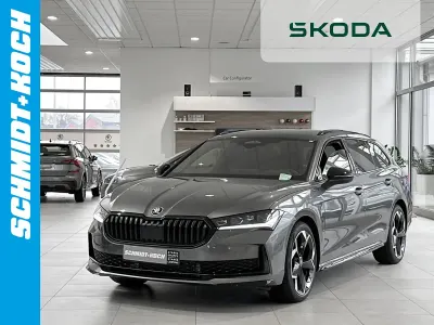 Neu Skoda Superb SportLine 204 PS (150 kW) 2026 Graphitegrau (grau) Kombi