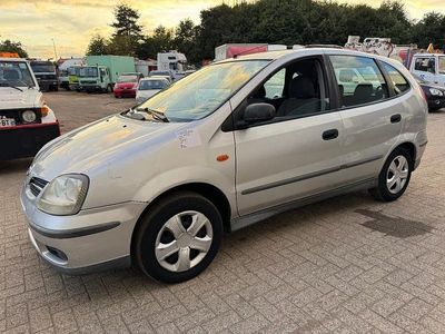 Nissan Almera Tino