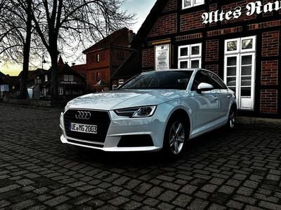 Weiß Gebraucht 2016 Audi A4 Design Limousine | 19.900 € (Fairer Preis)