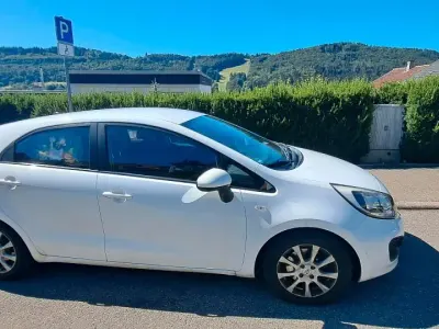 Gebraucht Kia Rio Edition 7 85 PS (62 kW) 2012 Weiß Kleinwagen