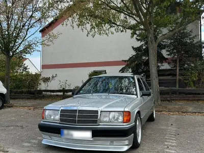 Gebraucht Mercedes 190 109 PS (80 kW) 1991 Silber Limousine