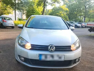 Gebraucht VW Golf VI 105 PS (77 kW) 2010 Silber Kleinwagen