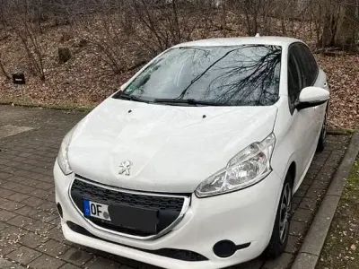Gebraucht Peugeot 208 Active 68 PS (50 kW) 2013 Weiß Kleinwagen