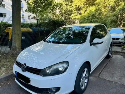 Gebraucht VW Golf VI 80 PS (58 kW) 2010 Weiß Kleinwagen