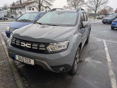 Städtisches grau Gebraucht 2024 Dacia Duster Journey SUV | 23.990 € (Fairer Preis)