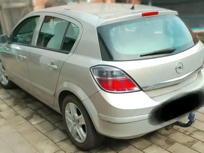 Gebraucht Opel Astra 116 PS (85 kW) 2009 Silber Limousine
