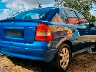 Gebraucht Opel Astra 84 PS (61 kW) 2001 Blau Limousine