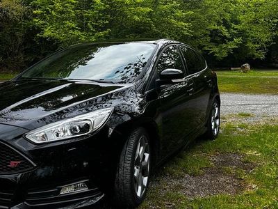 Gebraucht Ford Focus ST 185 PS (136 kW) 2016 Schwarz Limousine