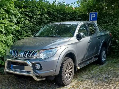 Gebraucht Mitsubishi L200 181 PS (133 kW) 2016 Grau Pickup