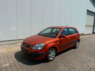 Gebraucht Kia Rio EX 111 PS (81 kW) 2005 Orange Limousine