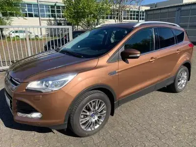 Gebraucht Ford Kuga Titanium 140 PS (102 kW) 2013 Canyonbraun (metallic) SUV
