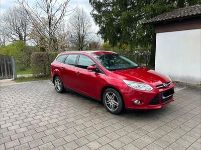 Używany Ford Focus Titanium 150 KM (110 kW) 2013 Czerwony Sedan/Limuzyna