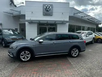 Gebraucht VW Passat Alltrack 200 PS (147 kW) 2022 Mondsteingrau Kombi