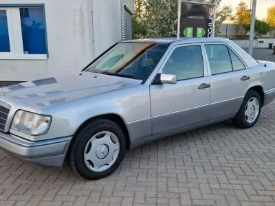 Gebraucht Mercedes E280 193 PS (141 kW) 1994 Silber Limousine
