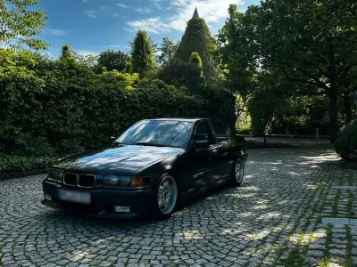 Gebraucht BMW 325 M Sport 192 PS (141 kW) 1991 Schwarz Limousine