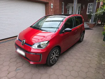 Używany VW e-up! Style 61 kW (83 KM) 2022 Czerwony Hatchback