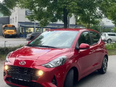 Gebraucht Hyundai i10 84 PS (61 kW) 2023 Rot Kleinwagen