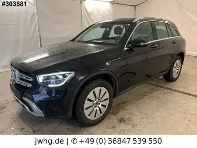 Używany Mercedes GLC300e 320 KM (235 kW) 2021 Czarny SUV