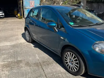 Gebraucht Fiat Punto 90 PS (66 kW) 2012 Grün Kleinwagen