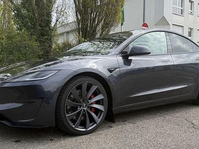 Begagnad Tesla Model 3 338 kW (460 HK) 2024 Grå Sedan