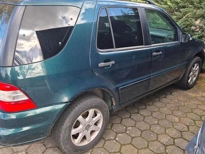 Gebraucht Mercedes ML270 163 PS (119 kW) 2002 Grün SUV