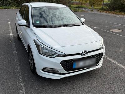 Usata Hyundai i20 74 CV (54 kW) 2016 Bianco Cabrio