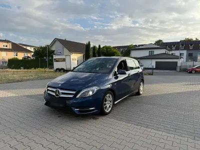 Gebraucht Mercedes B200 136 PS (100 kW) 2012 Blau Kleinwagen