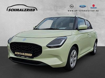 Gelb Neu 2025 Suzuki Swift Comfort Limousine | 20.970 €