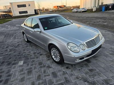 Brillantsilber metalliclack Gebraucht 2004 Mercedes E200 Limousine | 5.950 € (Fairer Preis)