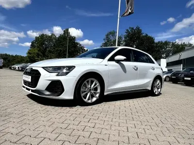 Gebraucht Audi A3 S-Line 150 PS (110 kW) 2025 Gletscherweiß (metallic) Limousine