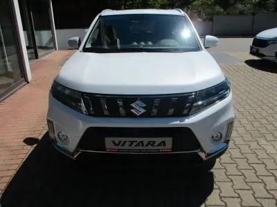 Gebraucht Suzuki Vitara Comfort+ 102 PS (75 kW) 2023 Weiß SUV