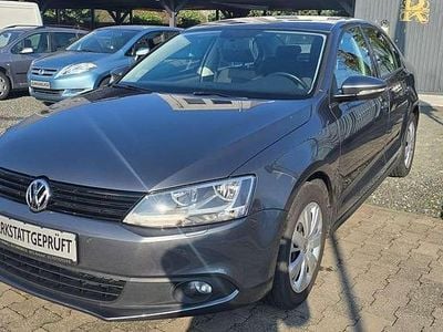 Gebraucht VW Jetta Trendline 105 PS (77 kW) 2011 Platinum grey metallic Limousine