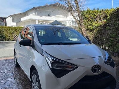 Gebraucht Toyota Aygo Business Edition 72 PS (52 kW) 2018 Weiß Kleinwagen