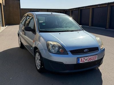 Gebraucht Ford Fiesta 60 PS (44 kW) 2005 Silber Kleinwagen