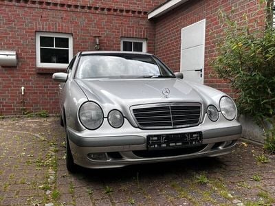 Mercedes E200