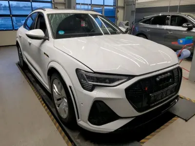 Gebraucht Audi e-tron Sportback Sport 369 kW (503 PS) 2023 Weiß SUV