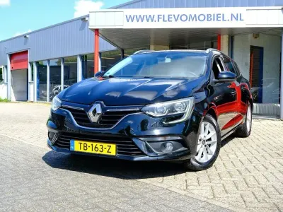 Usata Renault Mégane LIMITED 132 CV (97 kW) 2018 Nero Station wagon