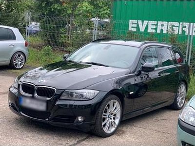 Gebraucht BMW 320 184 PS (135 kW) 2010 Schwarz Kombi