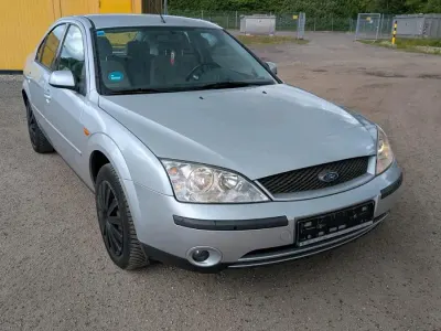 Gebraucht Ford Mondeo Ghia 125 PS (91 kW) 2001 Silber Limousine