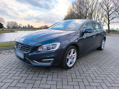 Gebraucht Volvo V60 181 PS (133 kW) 2014 Blau Kombi